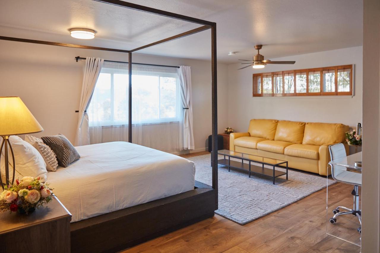 Bed And Barrel At Stonehouse Cellars Bed & Breakfast Clearlake Oaks Екстериор снимка