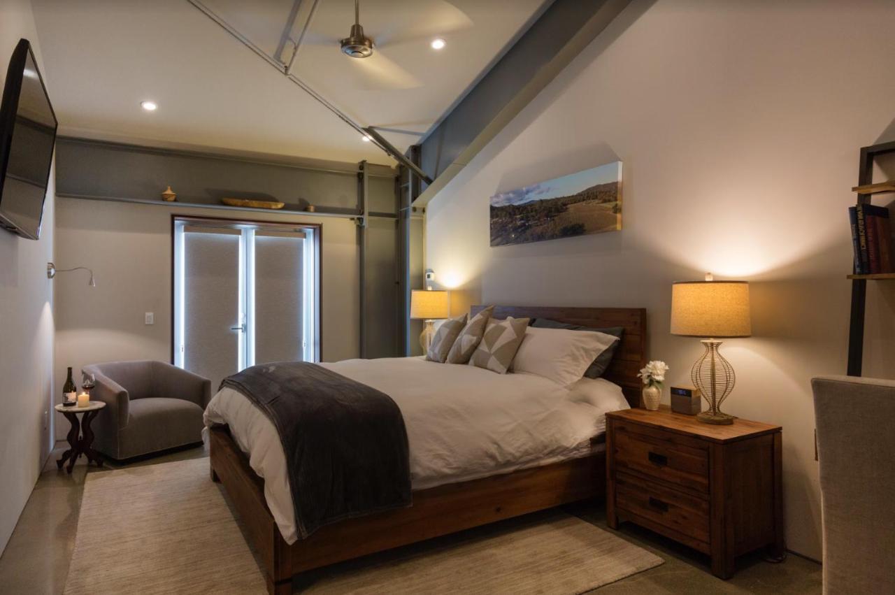 Bed And Barrel At Stonehouse Cellars Bed & Breakfast Clearlake Oaks Екстериор снимка
