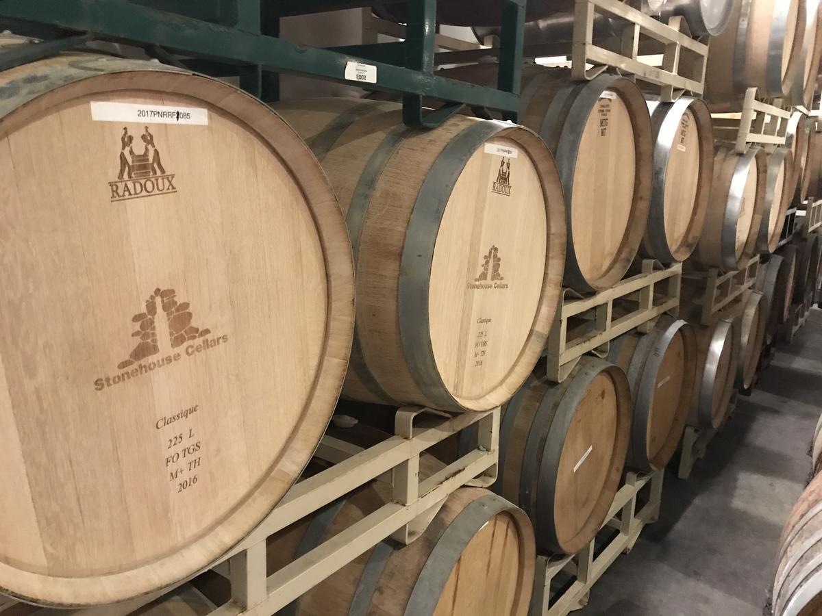 Bed And Barrel At Stonehouse Cellars Bed & Breakfast Clearlake Oaks Екстериор снимка
